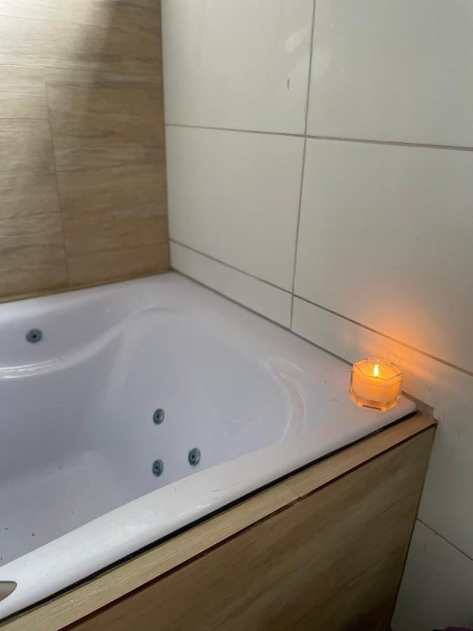 Family Room Bath,1501019332:JPEG